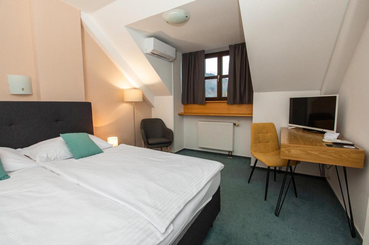 Kozjanski Dvor 3*